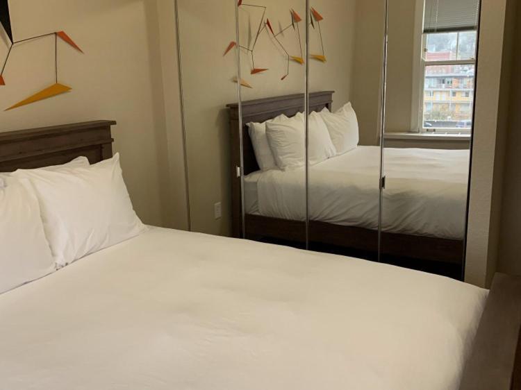 Hotel Leo Bellingham Bagian luar foto